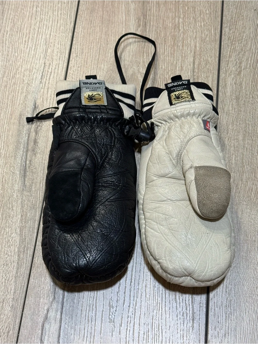 Dakine Leather Snowboard Mittens Yin Yang Team Lotus Black Cream Small